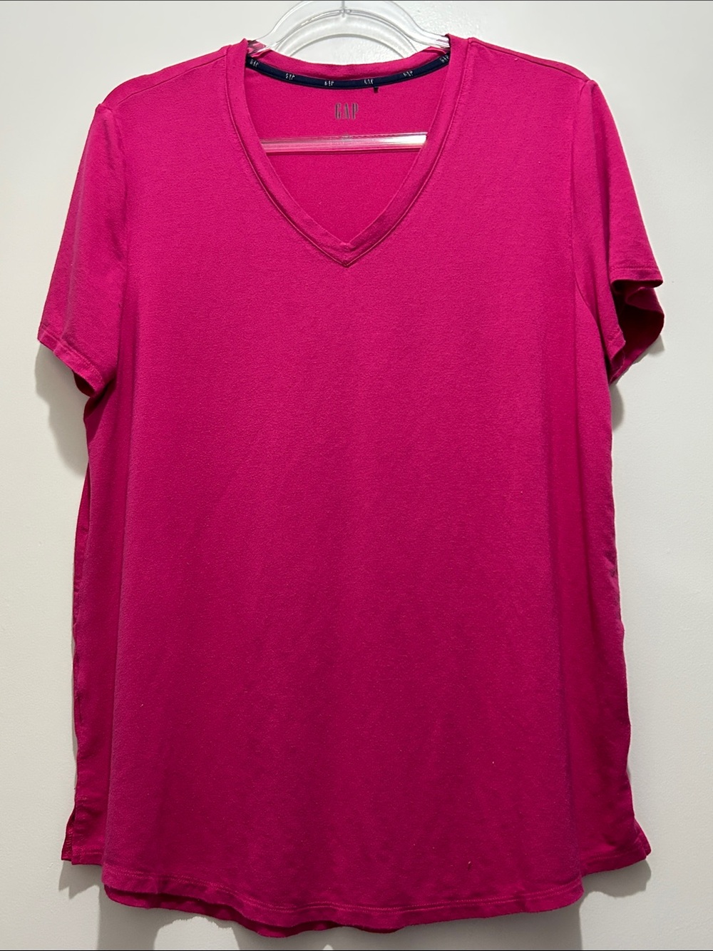 GAP Women's V-Neck Short Sleeve Tee - Fuchsia
